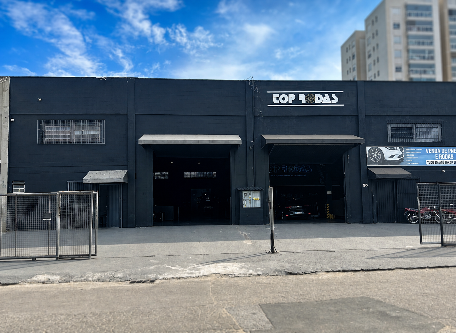 Fachada da Top Rodas Premium